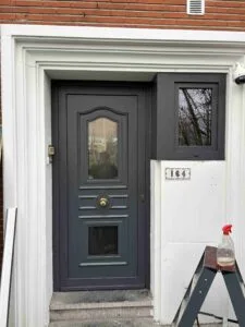 Glazed anthracite entrance door beneath an arch installed in Auderghem — Pulsar Windows