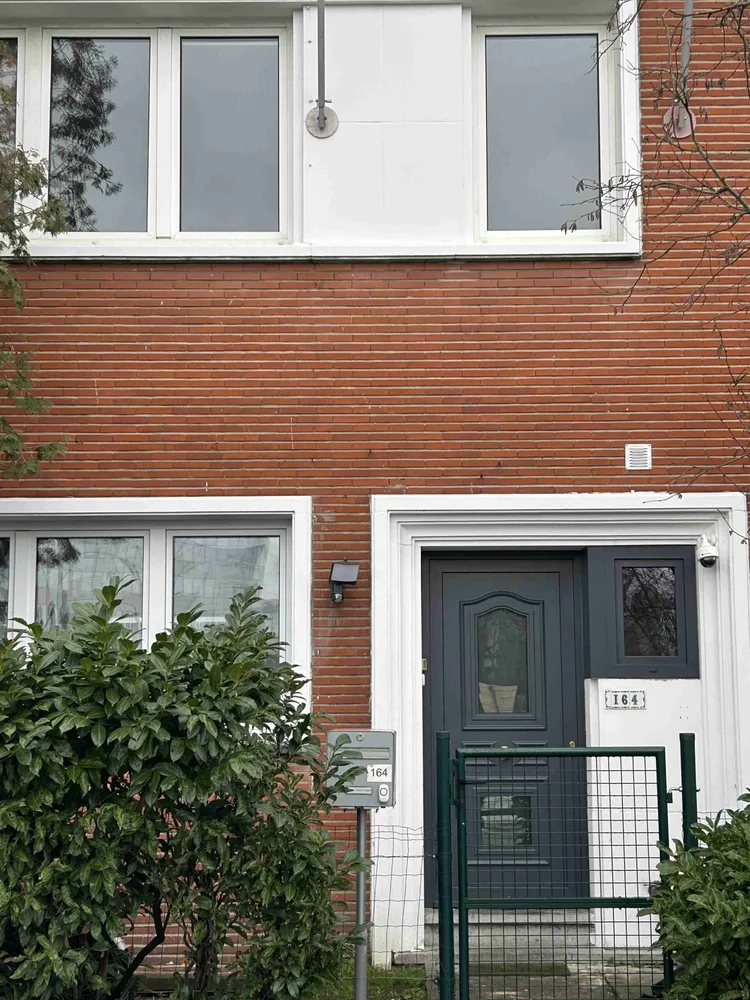 Glazed anthracite entrance door beneath an arch installed in Auderghem — Pulsar Windows
