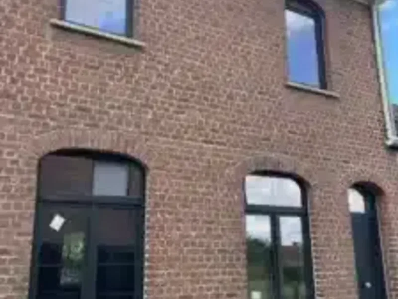 Fenêtres à teinte sombre remplacées sur une maison en briques à Opwijk — Pulsar Windows