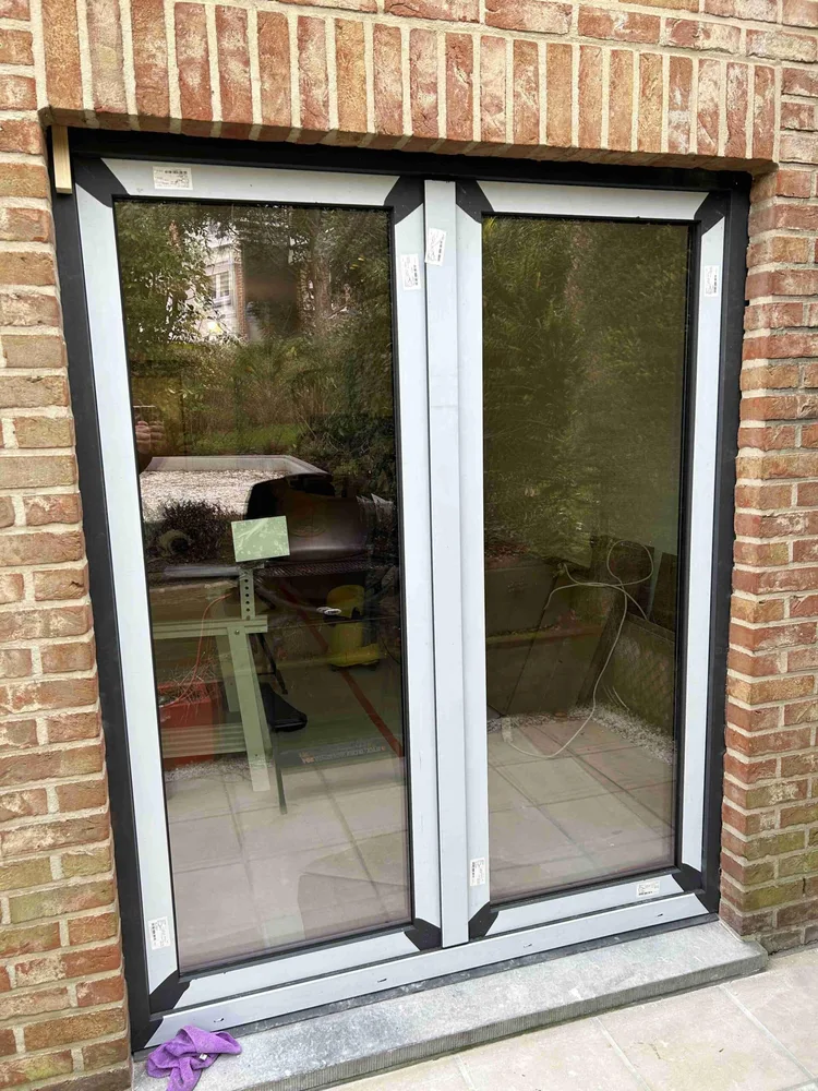 Large glazed corner window in Sint-Stevens-Woluwé — Pulsar Windows