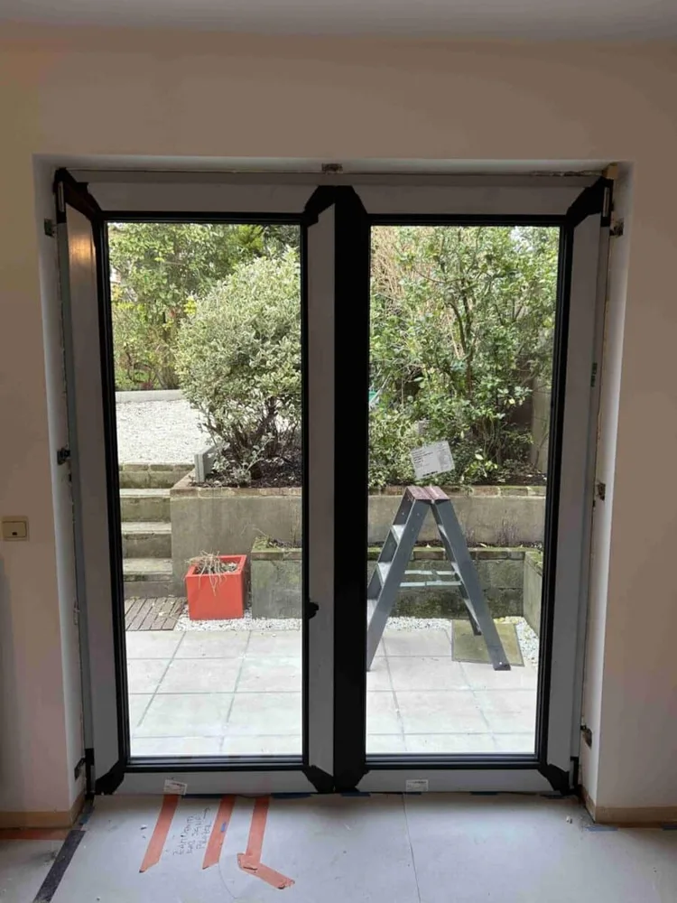 Large glazed corner window in Sint-Stevens-Woluwé — Pulsar Windows