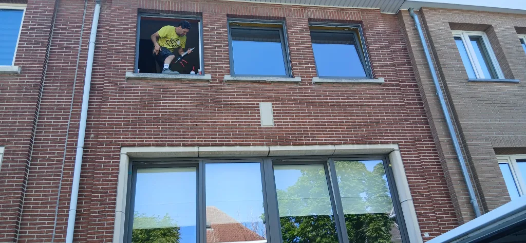 Chantier : installation du châssis par un technicien Pulsar Windows