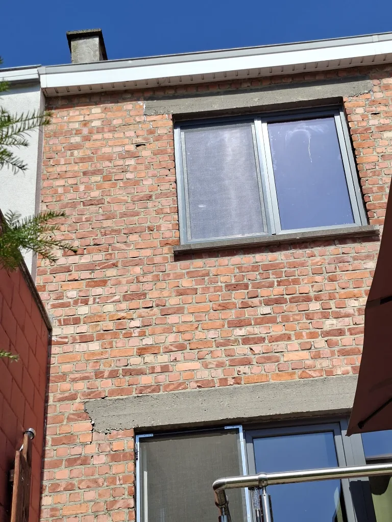 Après : nouveaux châssis PVC sur la façade arrière