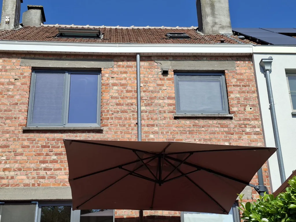 Après : nouveaux châssis PVC côté terrasse