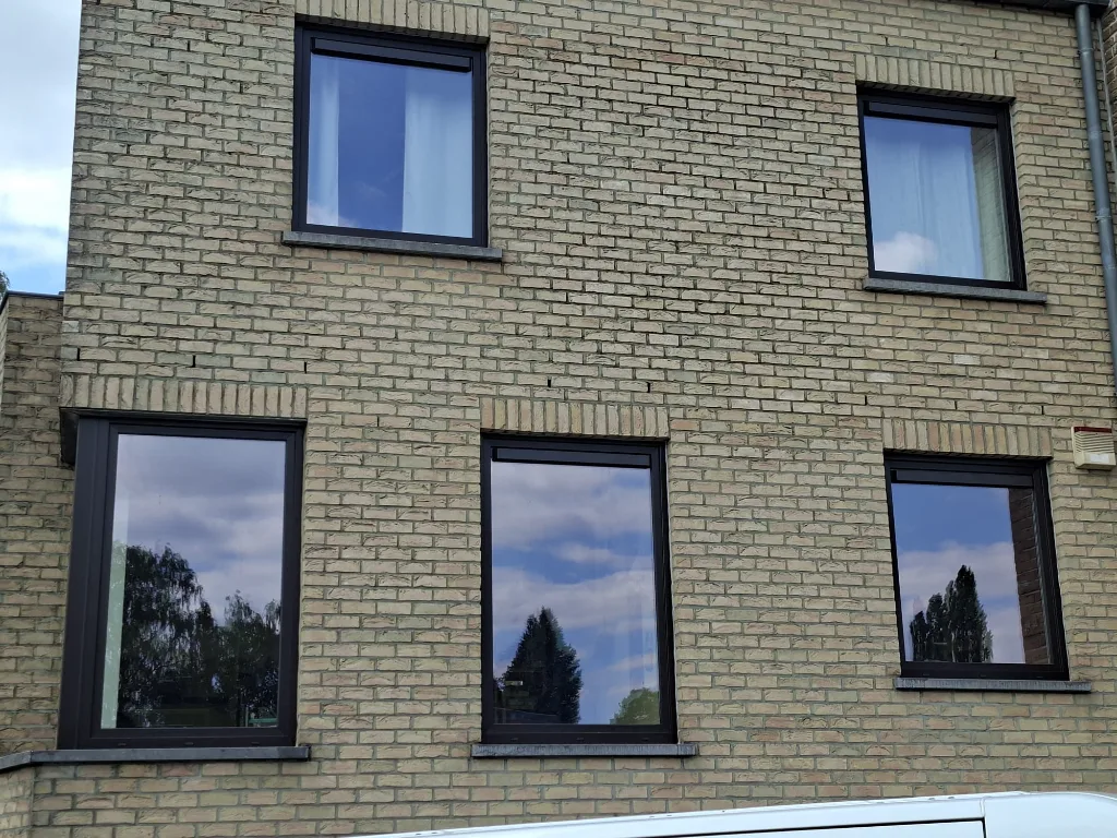 After: all the anthracite PVC windows of the façade